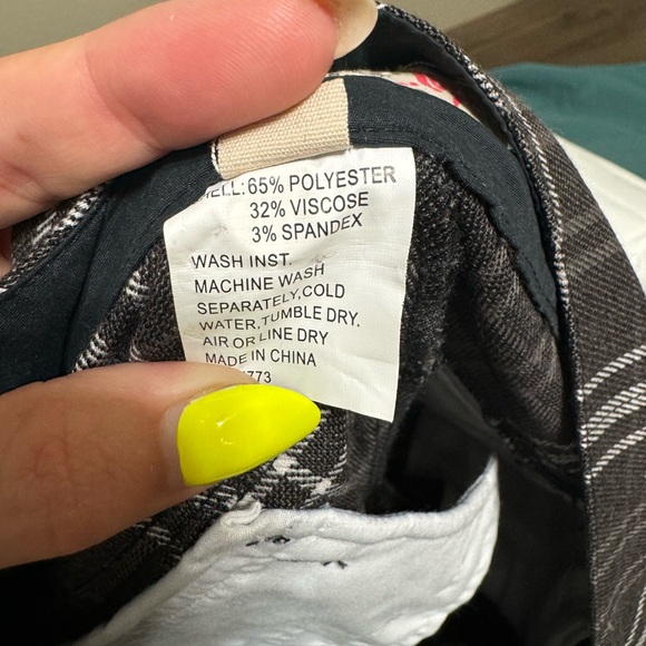 NWT Lost plaid grey Bermuda shorts size 7 - Picture 5 of 5